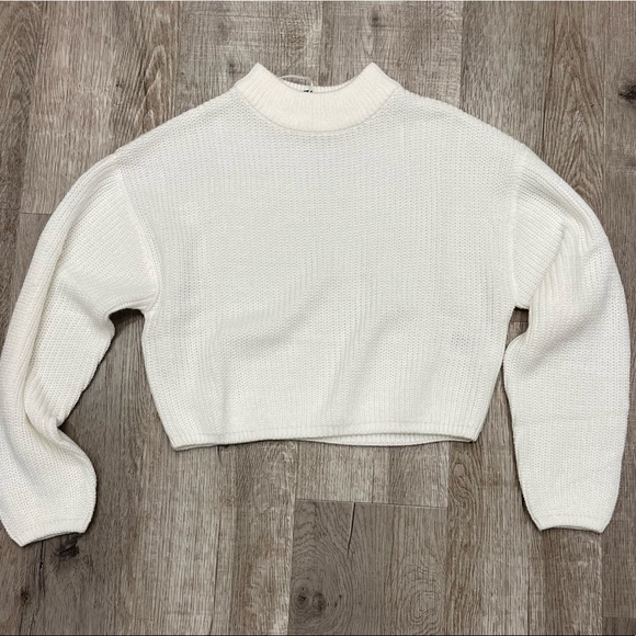 H&M Sweaters - Cropped white sweater